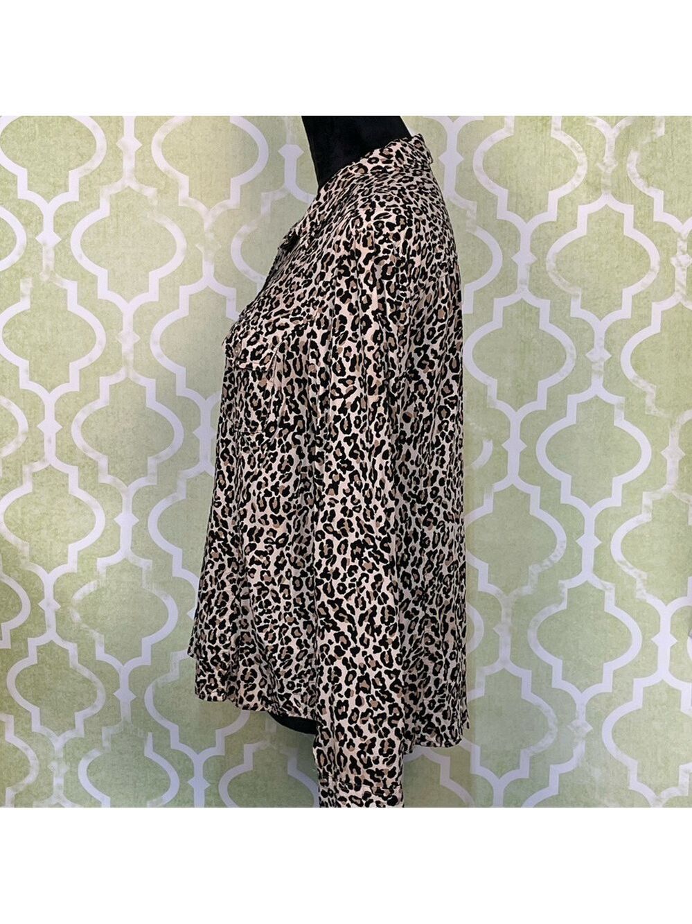 Jones New York Signature Women's Top Large Roll Tab Sleeve Animal Print Blouse - Picture 2 of 11